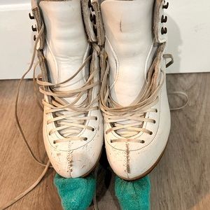 Used SP-Teri Ice Skating Shoes Size 2.5B